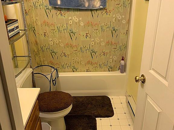 2nd Full bathroom upstairs