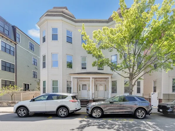 819 E 4th St, South Boston, MA 02127