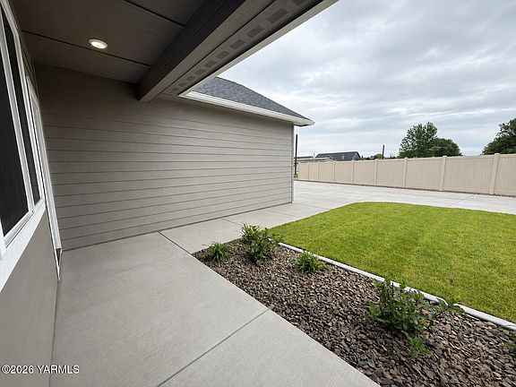 3rd image of 2108 Lovance Ln