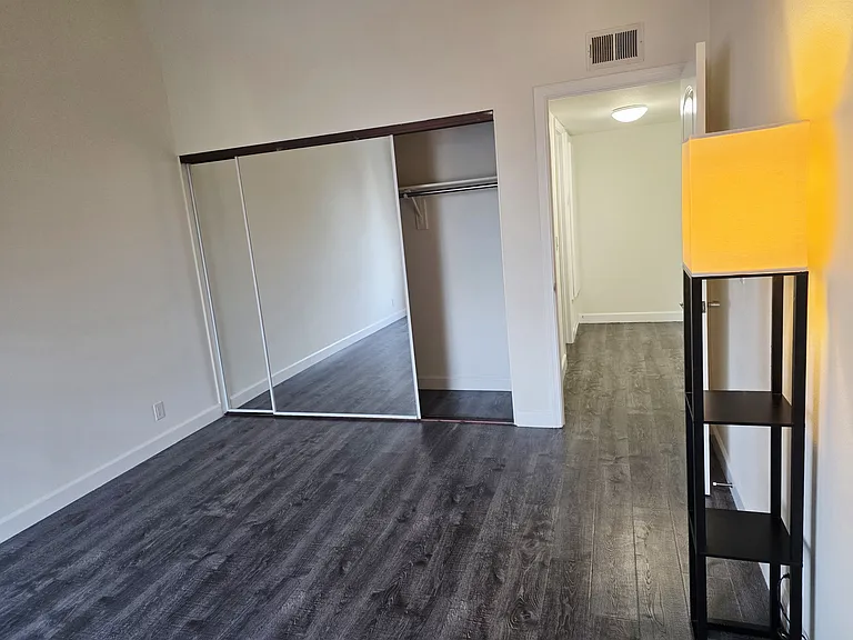 4868 Embassy Cir — Photo 11