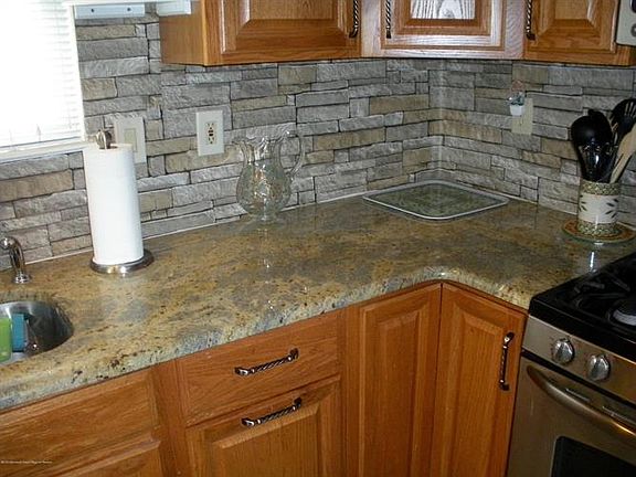 5th image of 59 Portsmouth Dr
