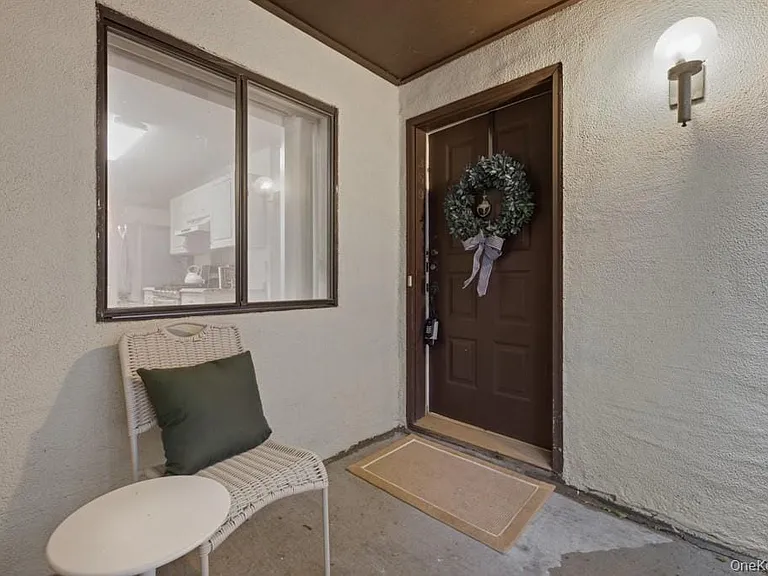 359 N Greeley Ave — Photo 2