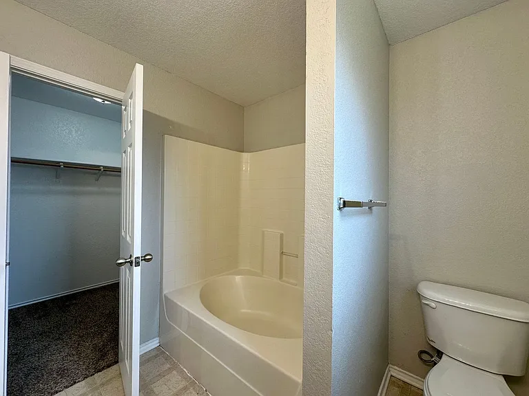 2810 Bastion Loop — Photo 26