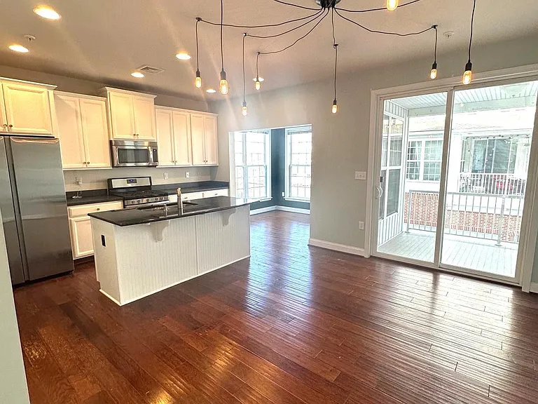 1338 Saxton Way — Photo 2
