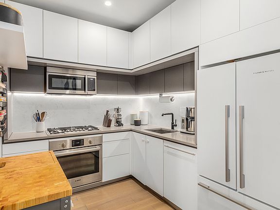 5th image of 170 West St #201