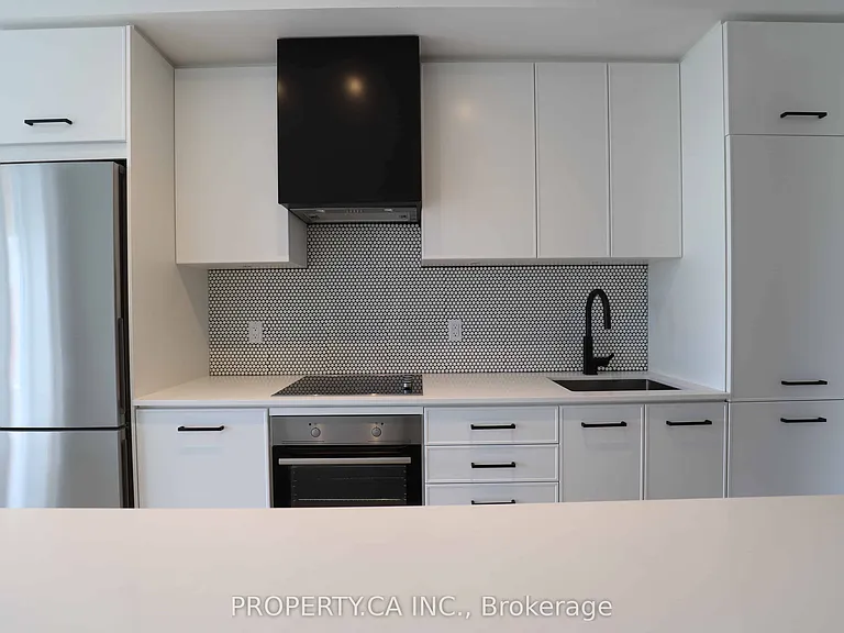 899 Queen St E #410 — Photo 4