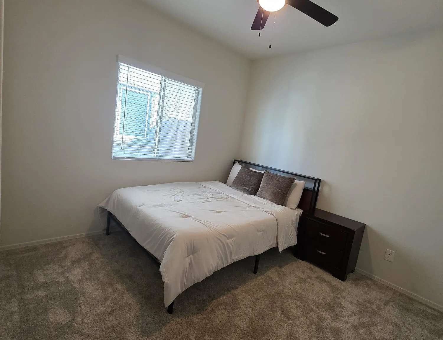 4 bed, 2.0 bath, 1900 sqft, $667 — Photo 1