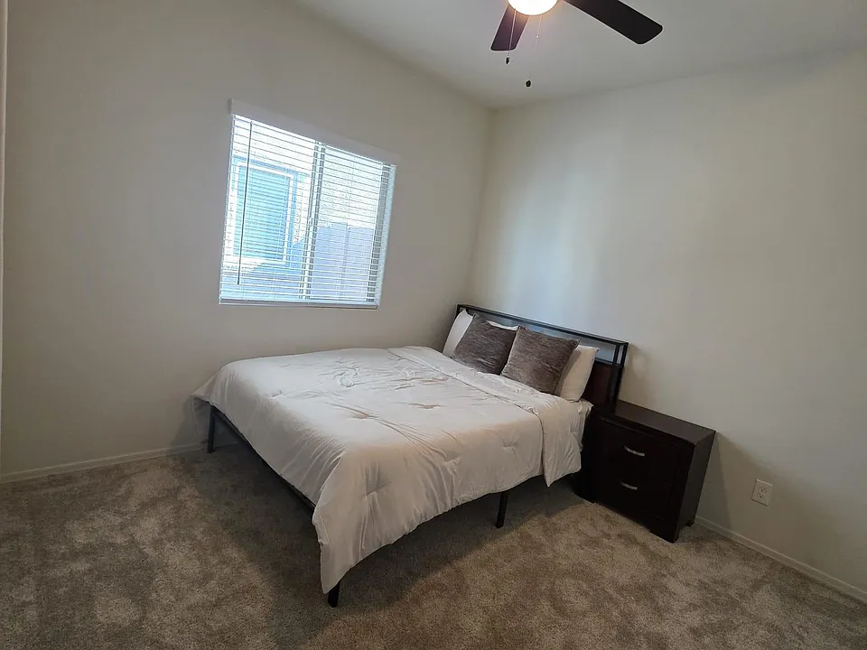 N Desert Willow Dr