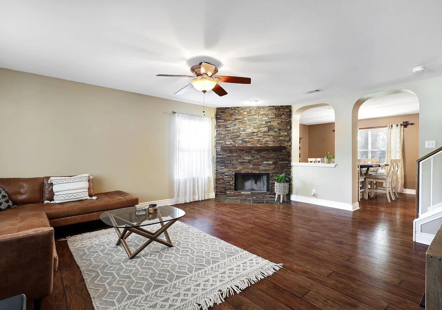 Stunning Two-Story in Helotes Crossing Gated Community — Photo 3