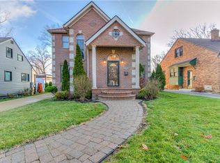 453 Lake Forest Dr, Bay Village, OH 44140