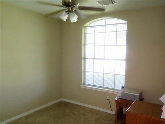 3rd image of 3102 Glenwood Dr