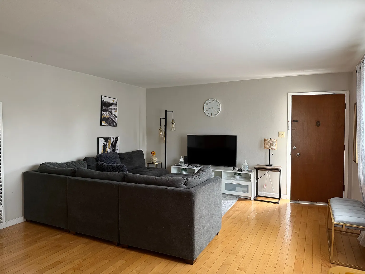 2 bed, 930 sqft, $2,420 — Photo 2