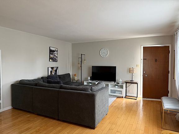2nd image of 917 Liberty St APT 6
