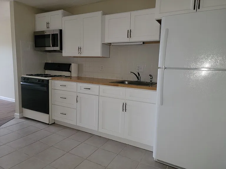 81 Fisherville Rd — Photo 3