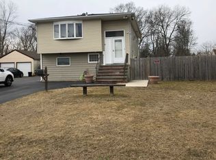 1078 Callahan St, Bay Shore, NY 11706