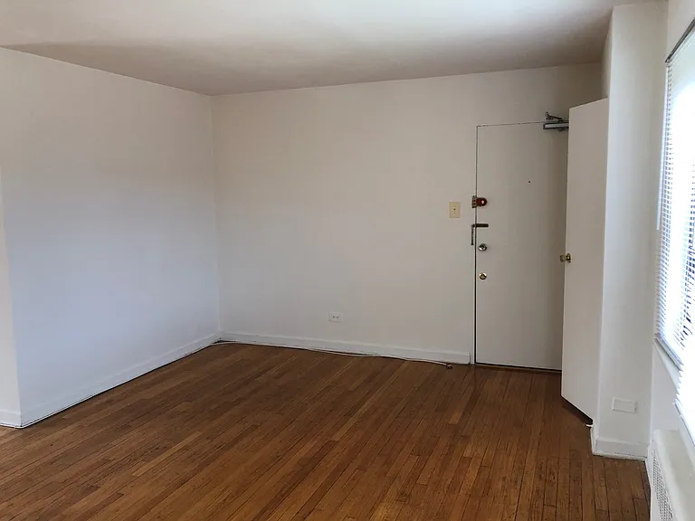 Vintage Unit - Entrance & Living Room