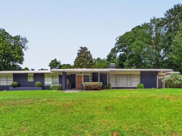 8 Rambling Rd, Longview, TX 75604