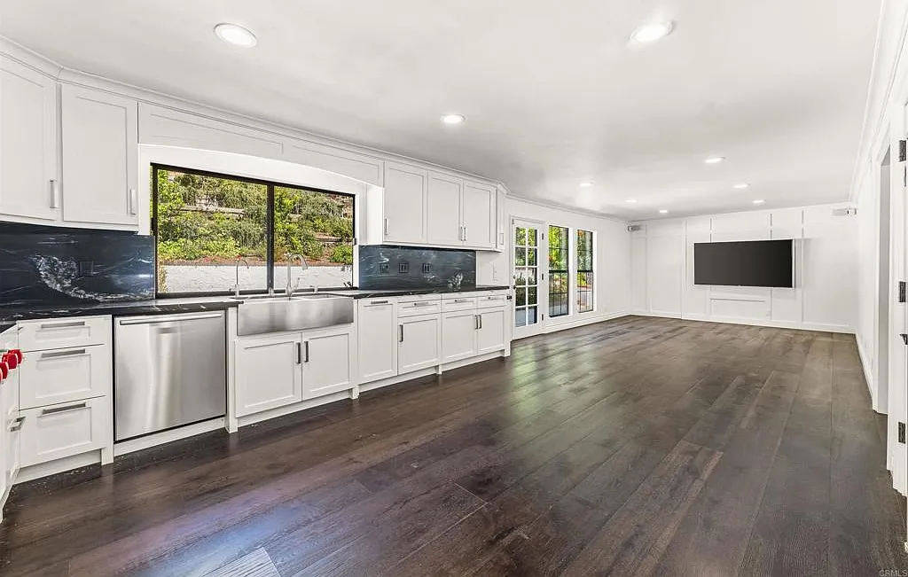 5 bed, 5.5 bath, 3261 sqft, $16,500 — Photo 3