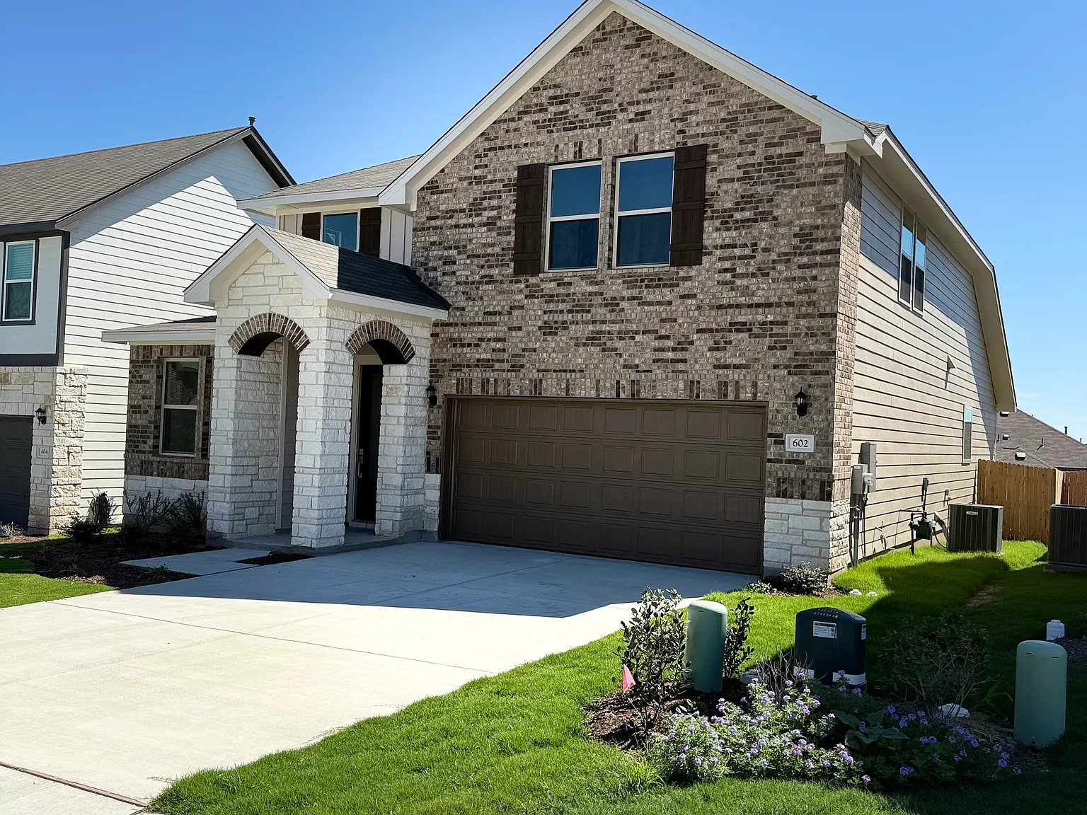 4 bed, 2.5 bath, 2174 sqft, $2,500 — Photo 1