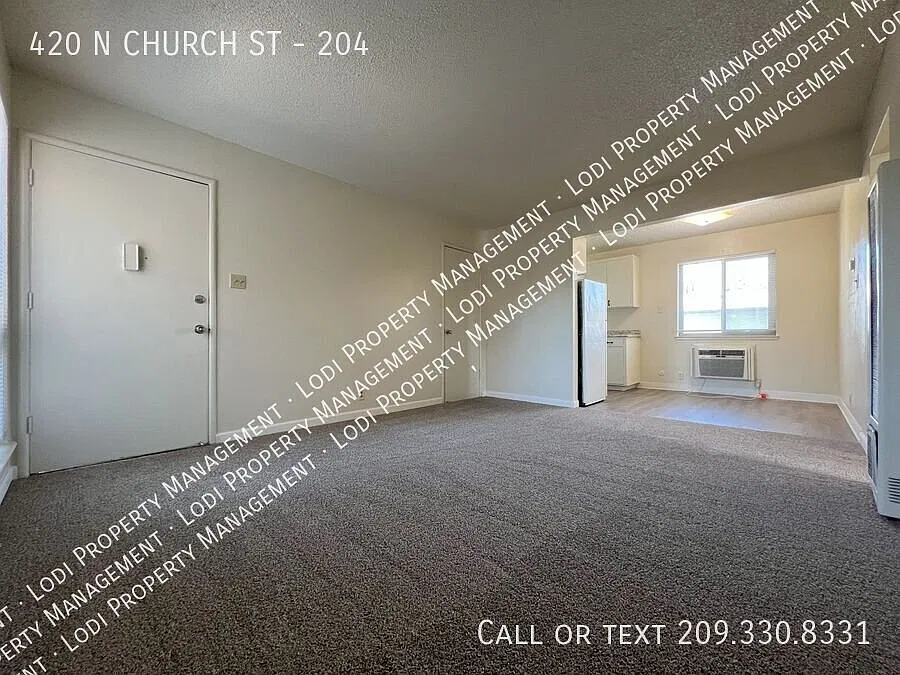 Upstairs 2 Bedroom Apartment — Photo 3