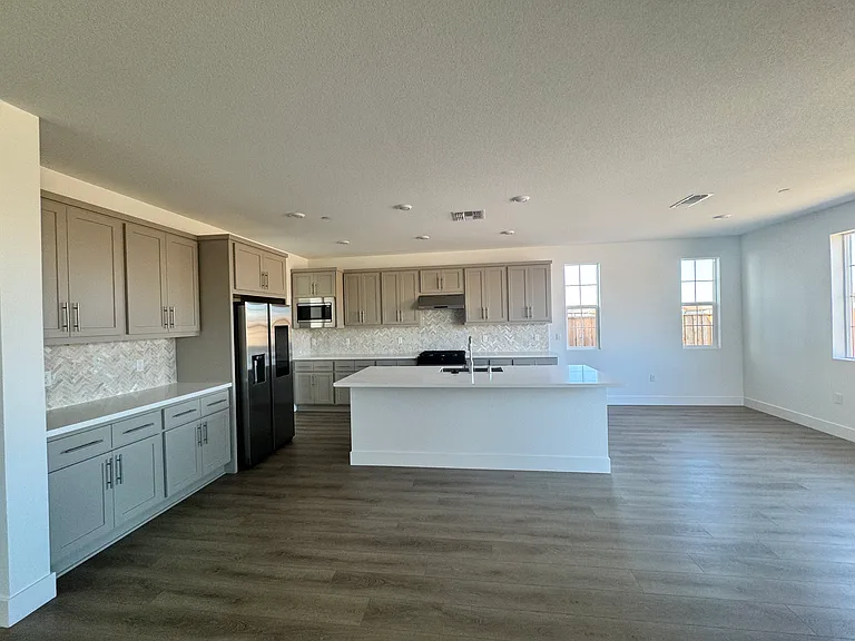 7910 Lamplight Dr — Photo 12