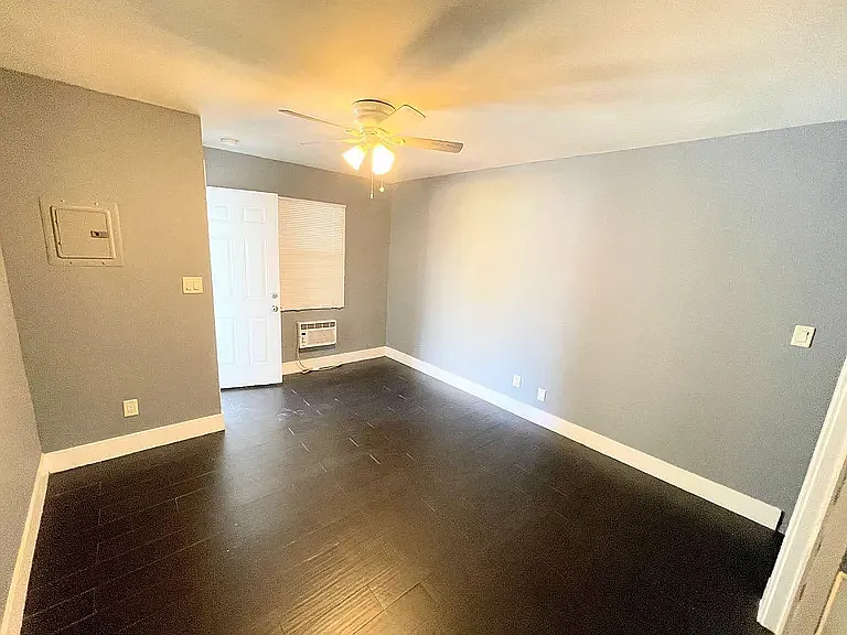 1303 S Vermont Ave #6 — Photo 3