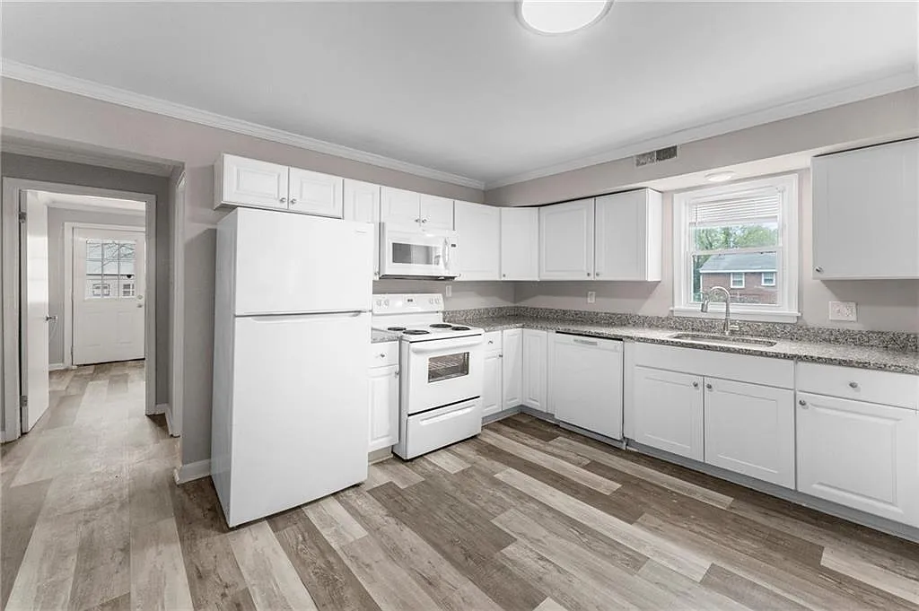 4 bed, 1350 sqft, $2,200 — Photo 3