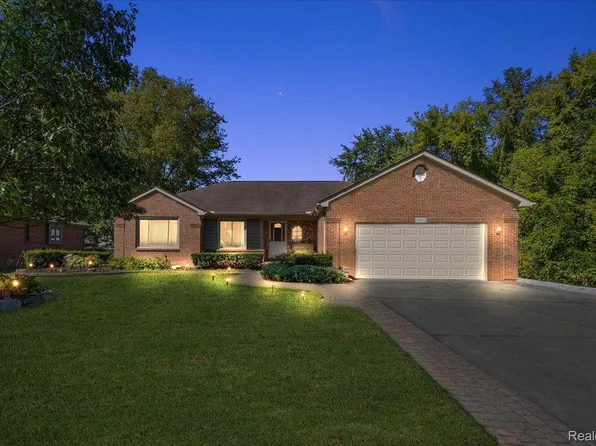 38885 Radde St, Clinton Township, MI 48036