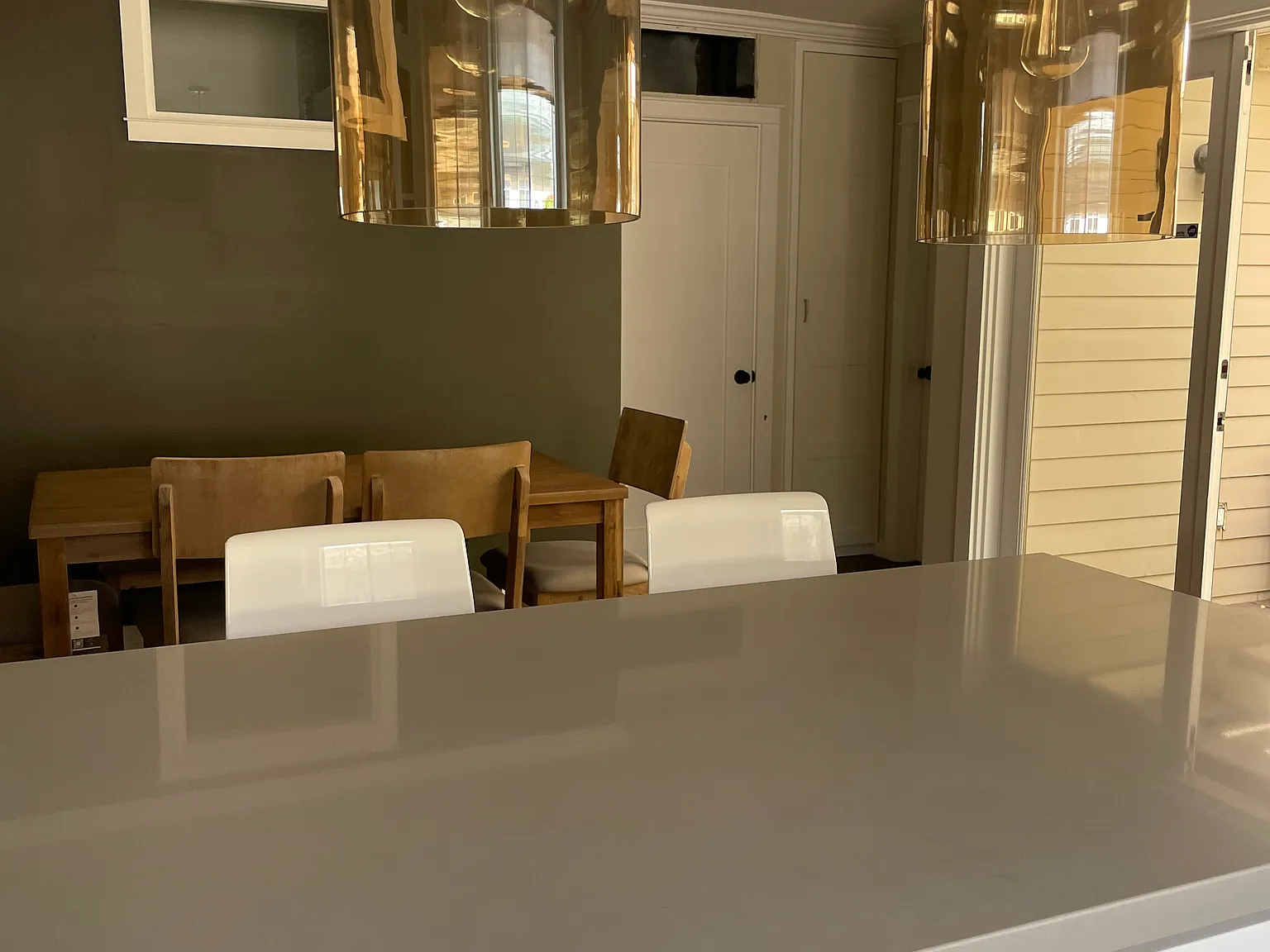 3 bed, 1320 sqft, $6,100 — Photo 1