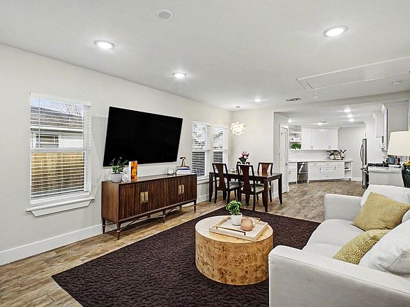 3rd image of 2012 Sheldon St