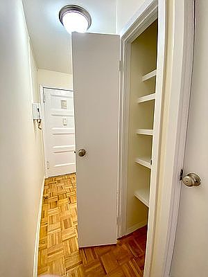 4th image of 519 E 78th St #6I