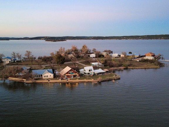 2nd image of 746 E Island Dr