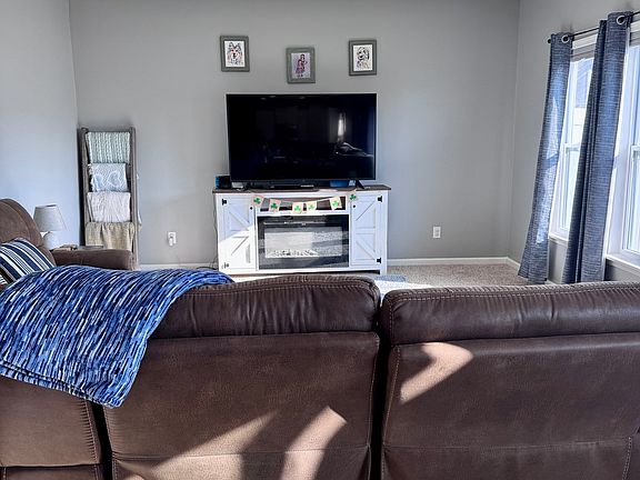 3rd image of 2015 Amur Ct