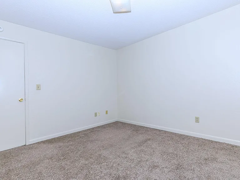 Riverfront Apartments — Photo 9