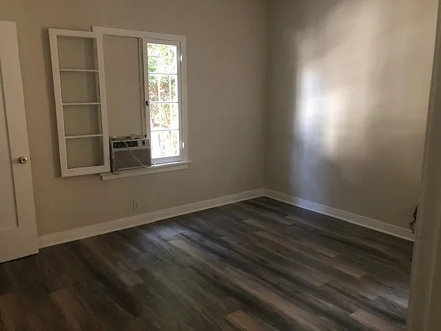 MASTER BEDROOM WITH AC