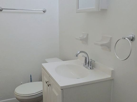 5th image of 3838 Washington Ave #2