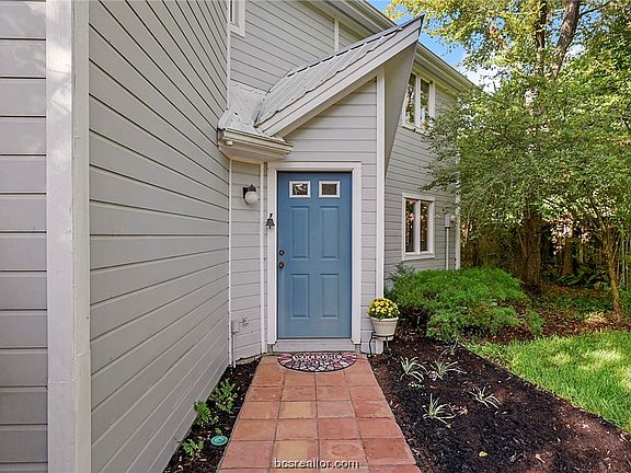 3rd image of 1104 Glade St