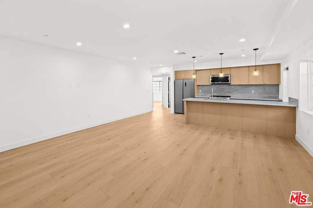 4 bed, 3.0 bath, 1706 sqft, $5,245 — Photo 3