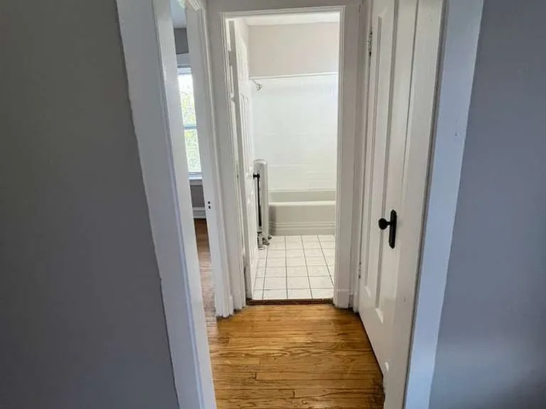 SPACIOUS 2 BEDROOM APARTMENTS AVAILABLE — Photo 19
