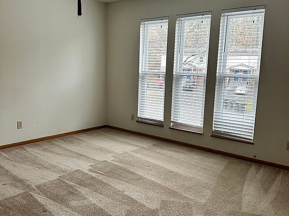 3rd image of 804 Teaberry Ln #4