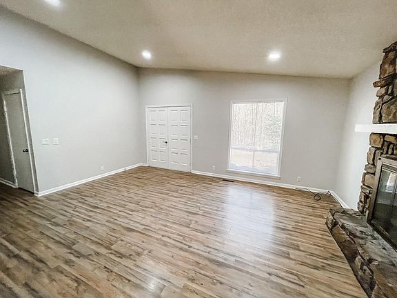 3rd image of 14 Cambre Cir