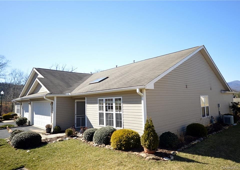 1st image of 239 Castle Creek Dr #401