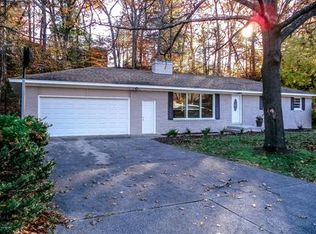 1915 Ritter Hills Dr, Norton Shores, MI