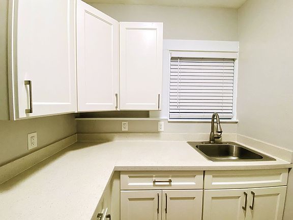 4th image of 518 28th St APT C