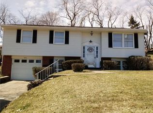 208 Foxcroft Rd, Pittsburgh, PA 15220