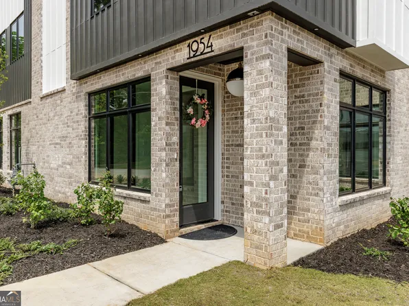 1954 8th St, Chamblee, GA 30341