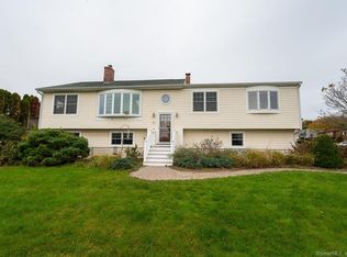 33 Niantic River Rd, Waterford, CT 06385