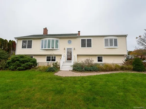 33 Niantic River Rd, Waterford, CT 06385