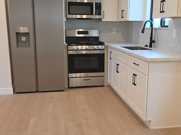 1070 Masselin Ave #1/4 — Photo 10
