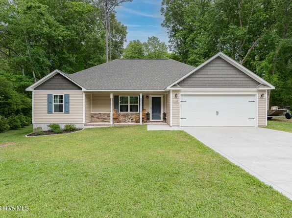 137 Wilburne Dr, Hubert, NC 28539